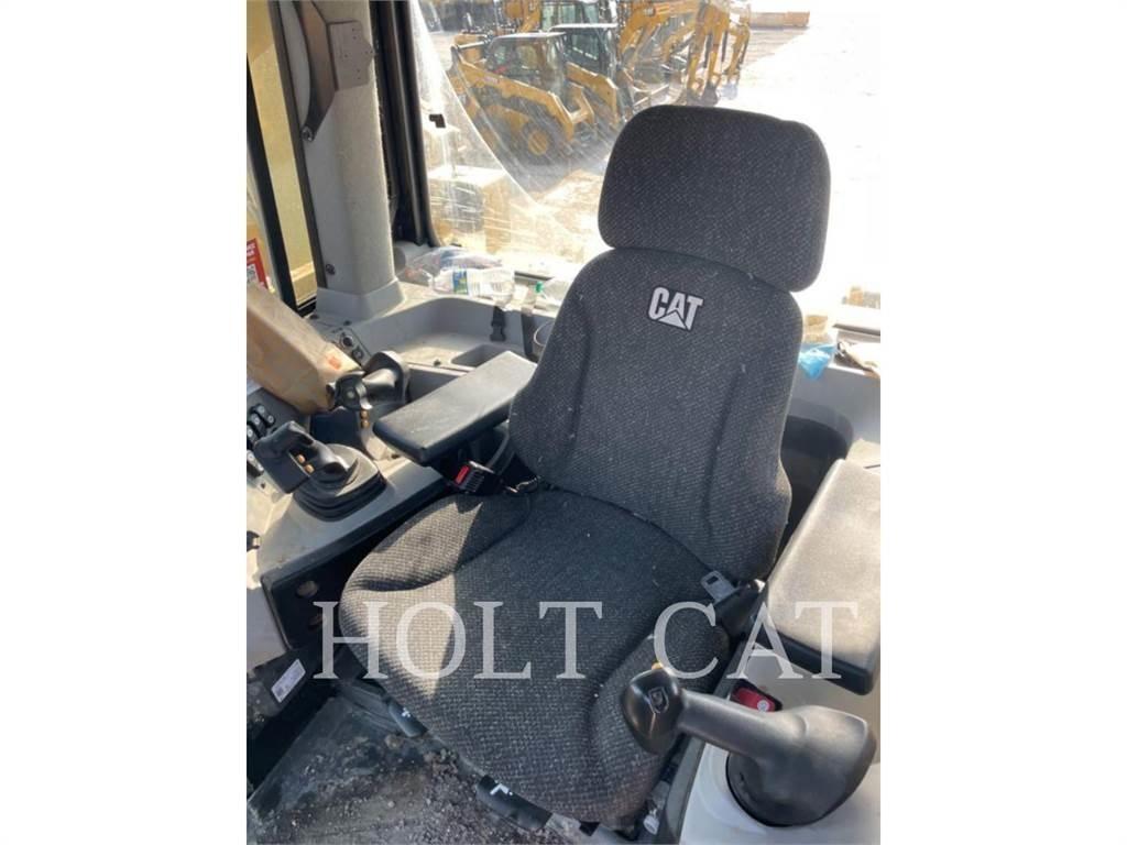 CAT D8 بلدوزرات مجنزرة