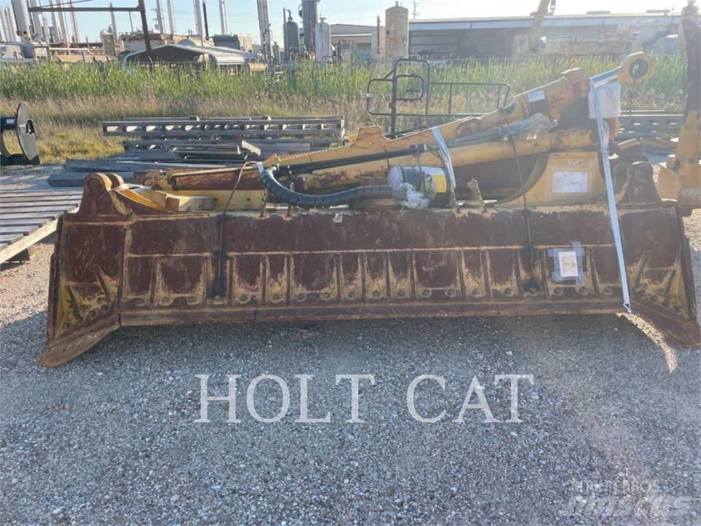 CAT D8 بلدوزرات مجنزرة