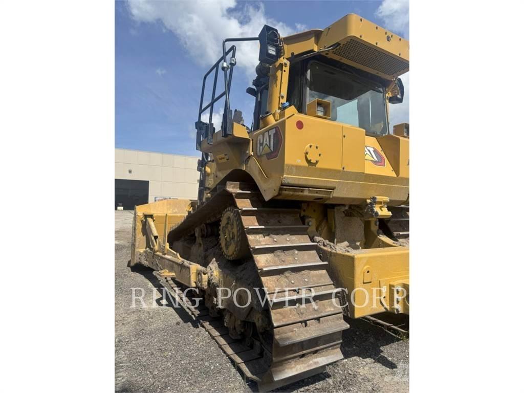 CAT D8 بلدوزرات مجنزرة