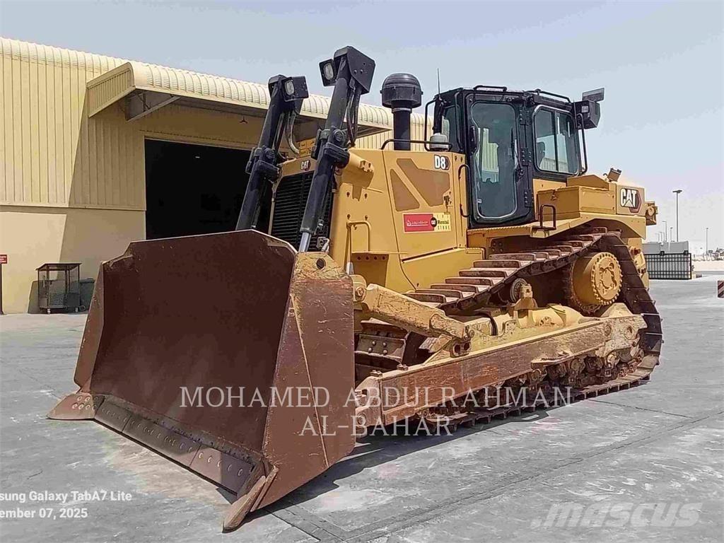 CAT D8 بلدوزرات مجنزرة
