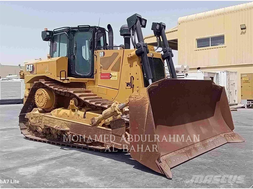 CAT D8 بلدوزرات مجنزرة