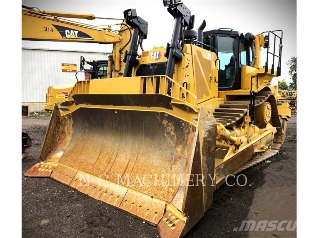 CAT D8 بلدوزرات مجنزرة