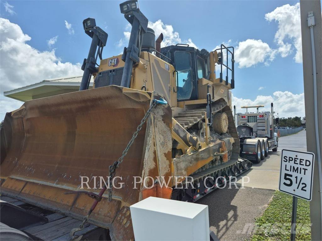 CAT D8 بلدوزرات مجنزرة