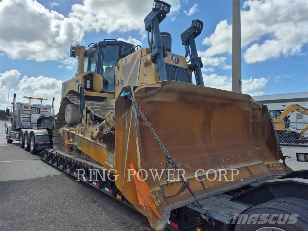 CAT D8 بلدوزرات مجنزرة