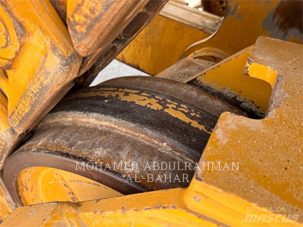 CAT D8-19 بلدوزرات مجنزرة