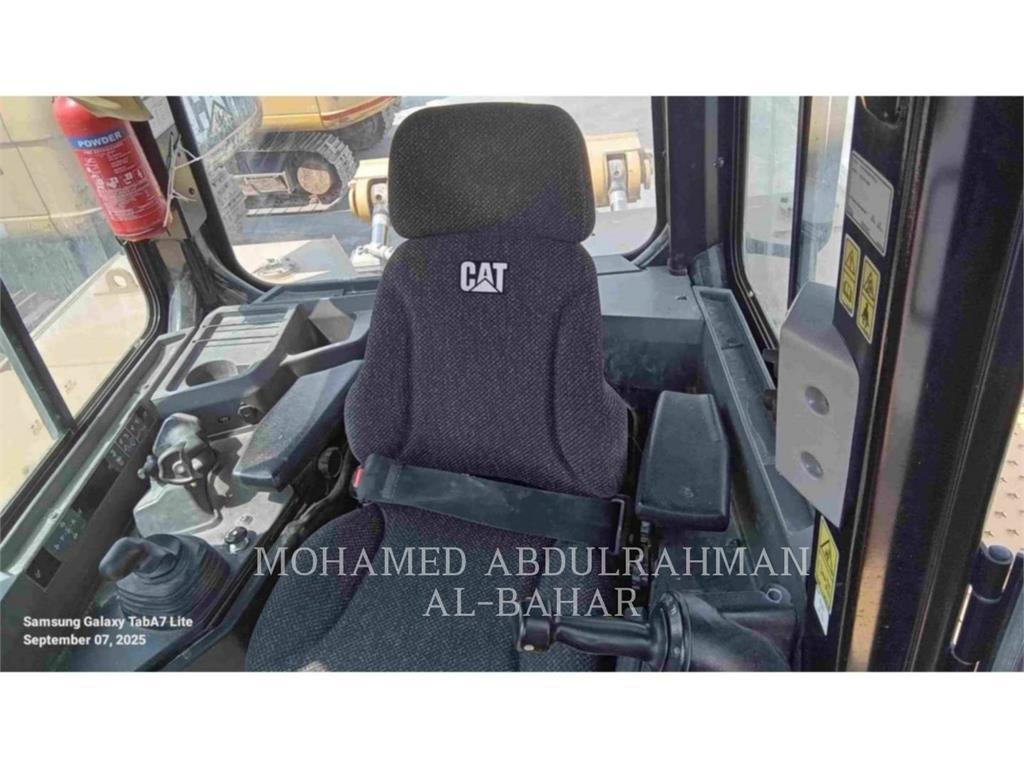 CAT D8-19 بلدوزرات مجنزرة