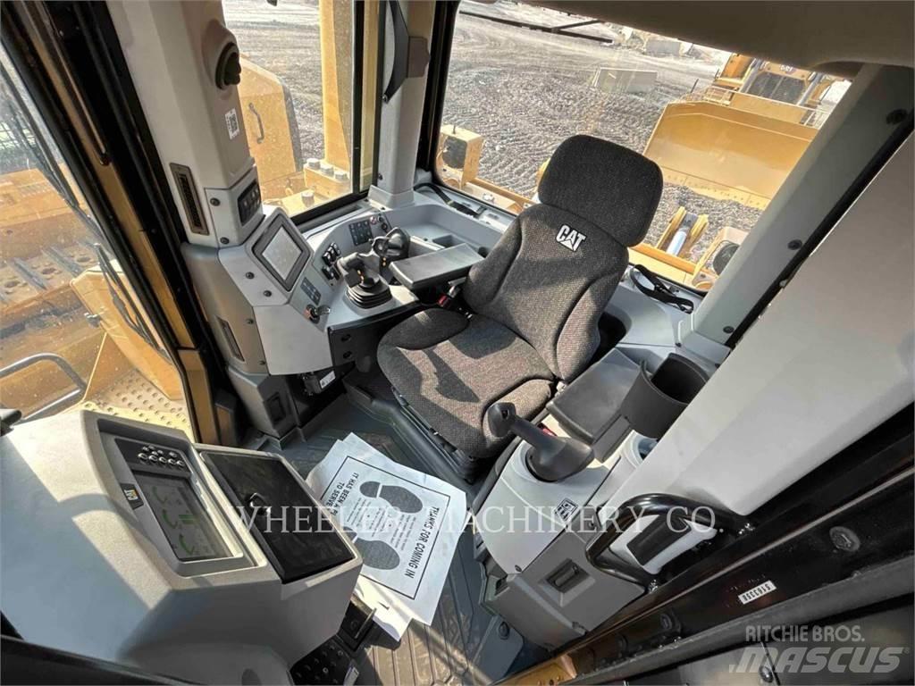 CAT D8 SU بلدوزرات مجنزرة