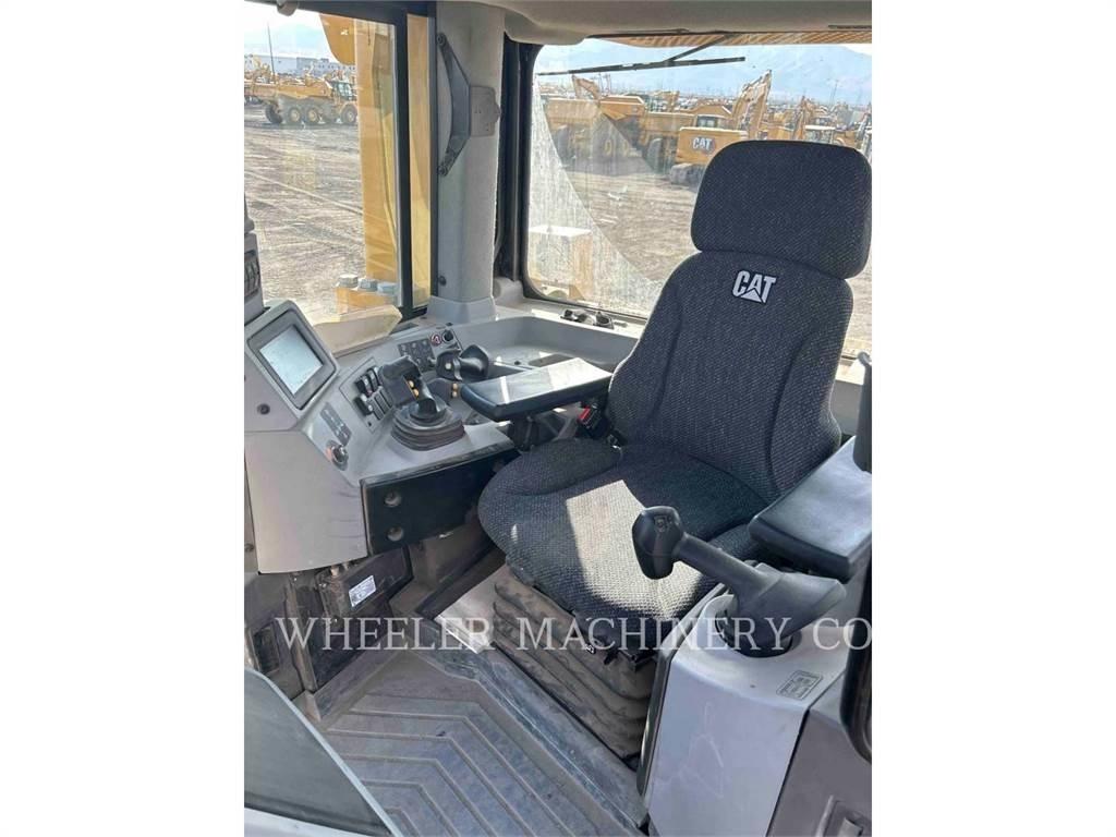 CAT D8 SU بلدوزرات مجنزرة