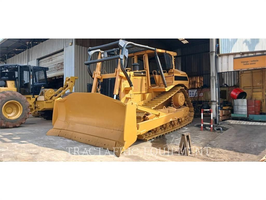 CAT D8N بلدوزرات مجنزرة