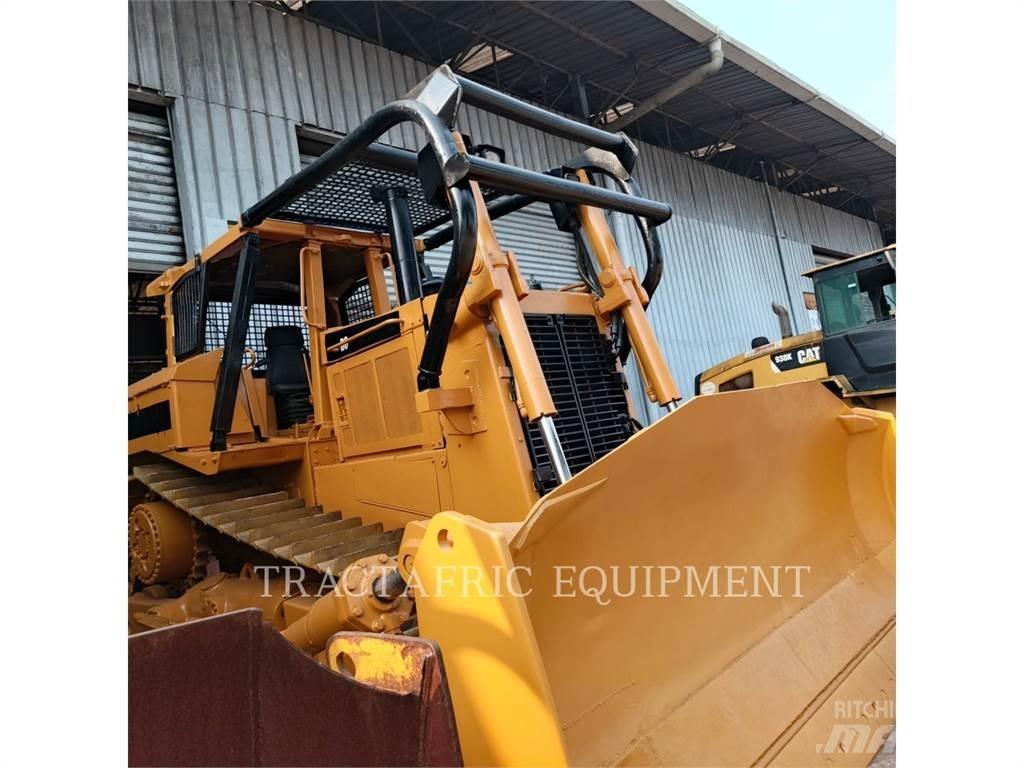 CAT D8N بلدوزرات مجنزرة