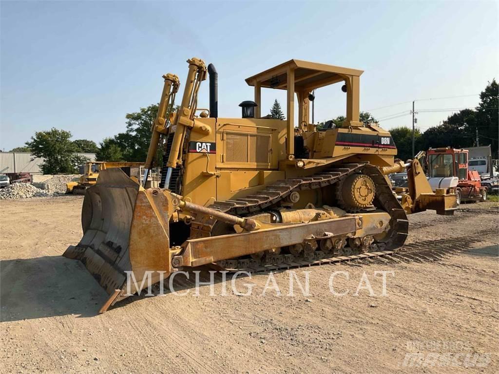 CAT D8N بلدوزرات مجنزرة