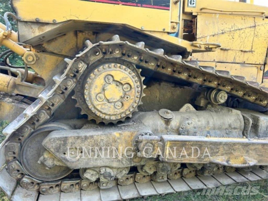 CAT D8N بلدوزرات مجنزرة