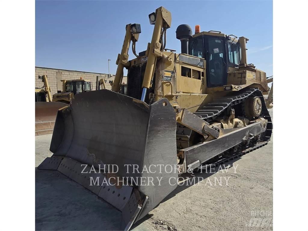 CAT D8R بلدوزرات مجنزرة