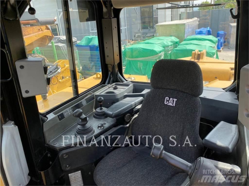 CAT D8R بلدوزرات مجنزرة