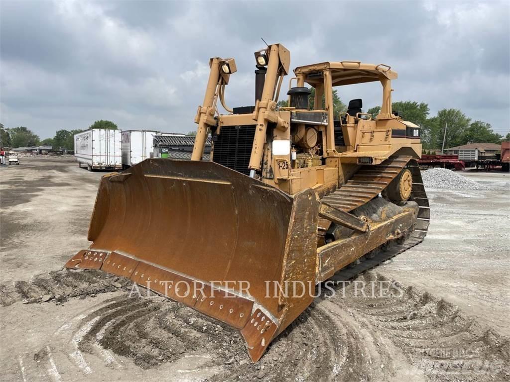 CAT D8R بلدوزرات مجنزرة