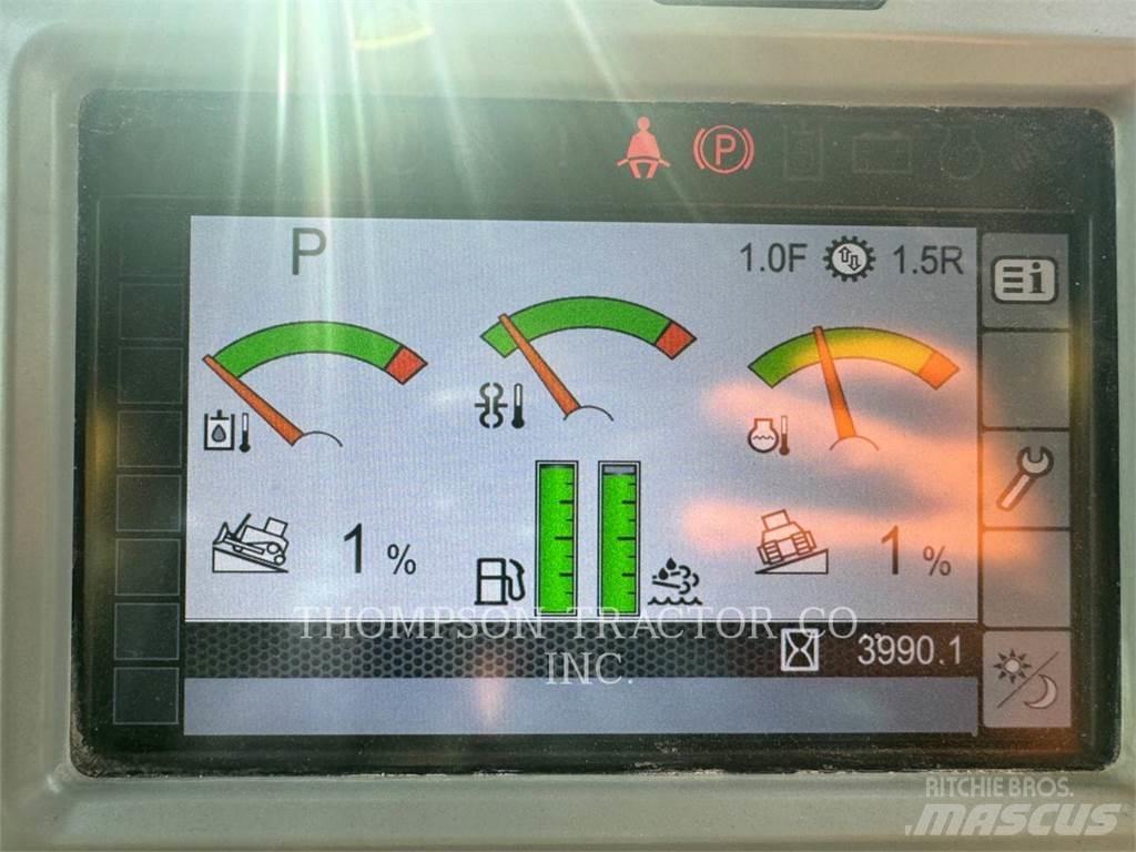 CAT D8T بلدوزرات مجنزرة