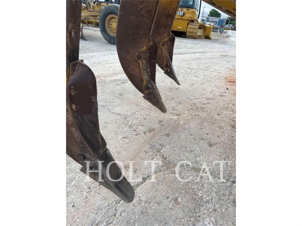 CAT D8T بلدوزرات مجنزرة