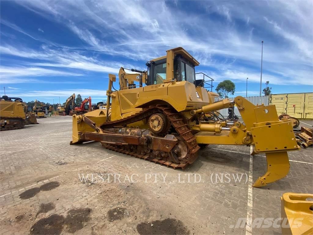 CAT D8T بلدوزرات مجنزرة