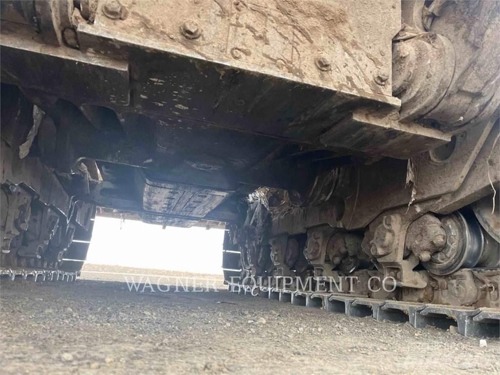 CAT D8T بلدوزرات مجنزرة