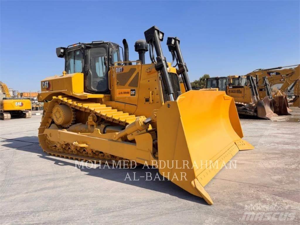 CAT D8T بلدوزرات مجنزرة