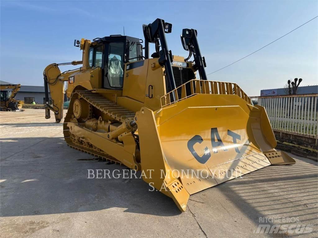 CAT D8T بلدوزرات مجنزرة