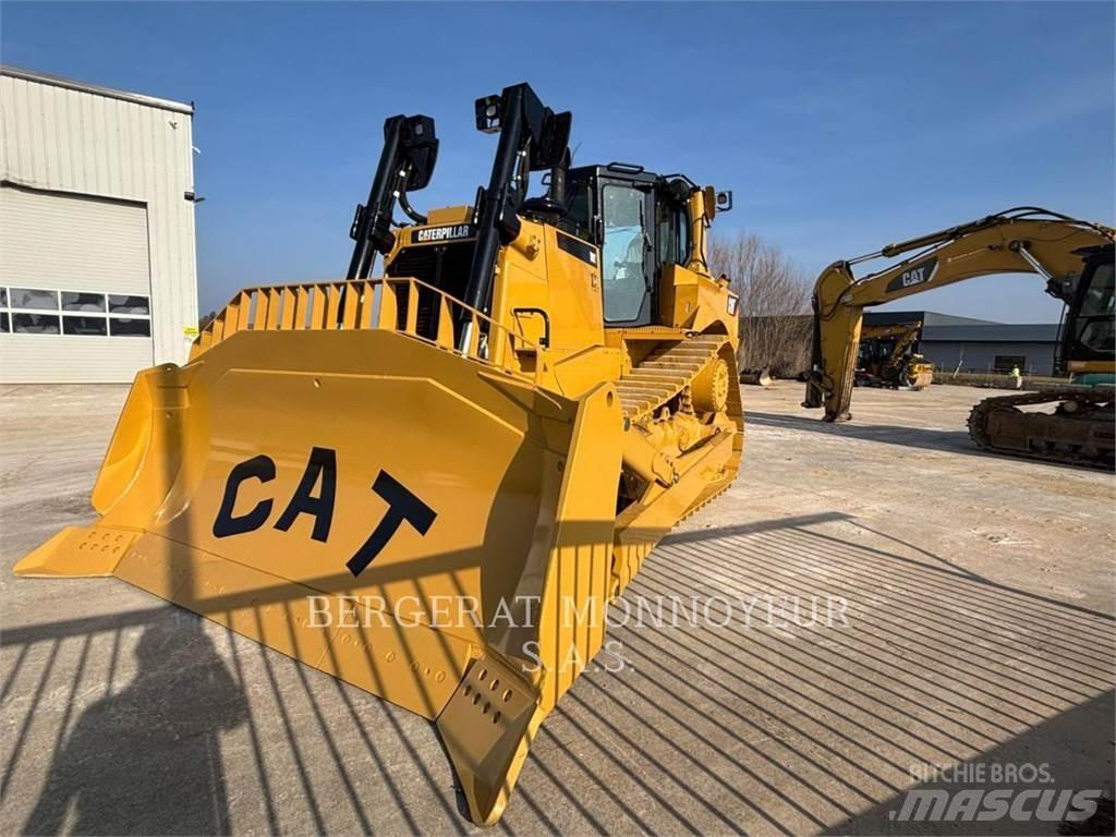 CAT D8T بلدوزرات مجنزرة