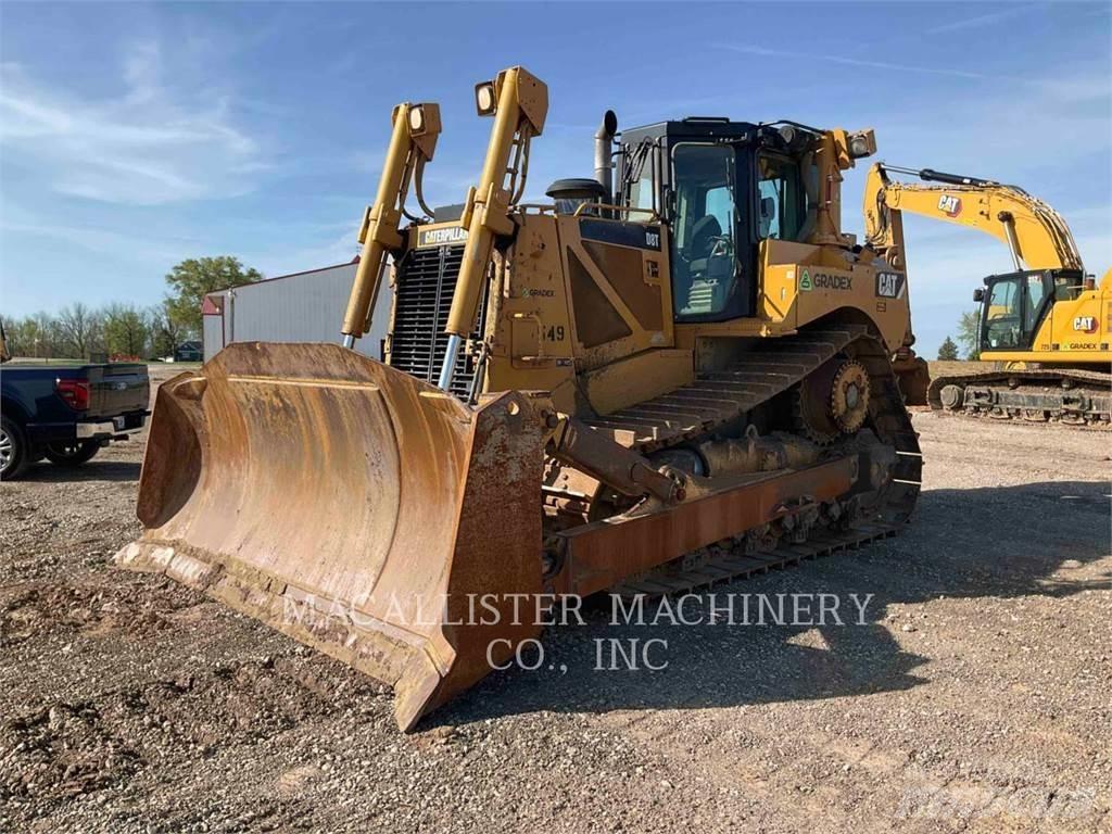 CAT D8T بلدوزرات مجنزرة
