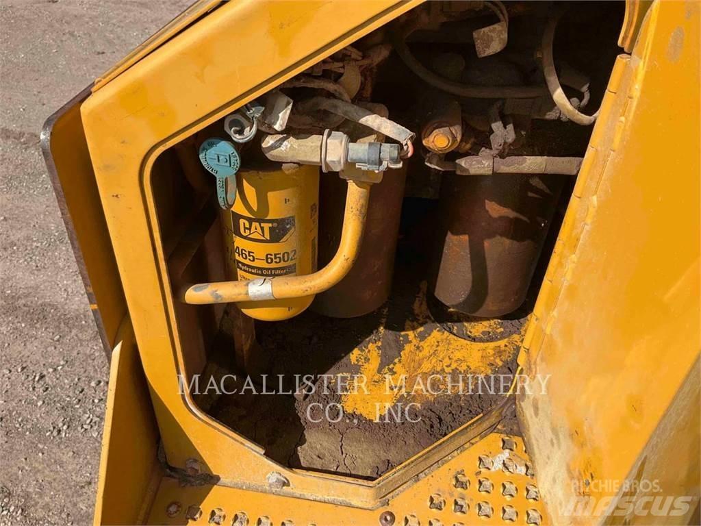 CAT D8T بلدوزرات مجنزرة