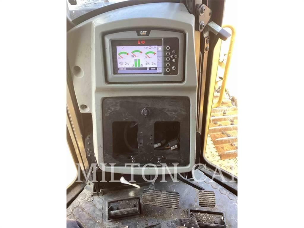 CAT D8T بلدوزرات مجنزرة