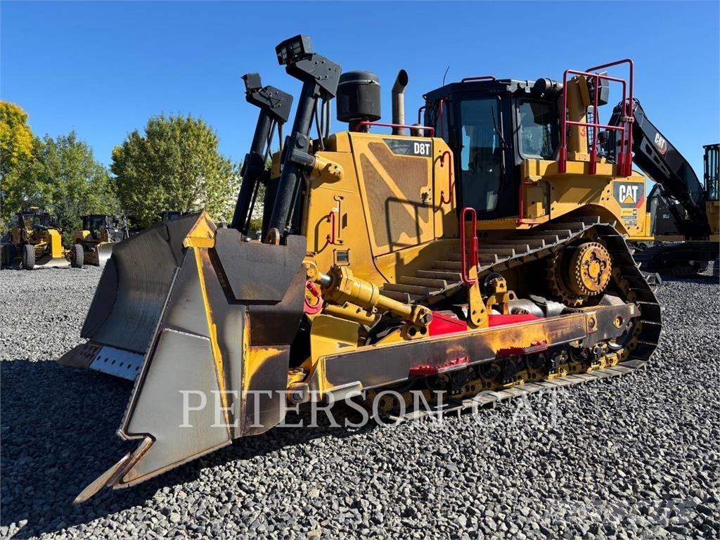CAT D8T بلدوزرات مجنزرة