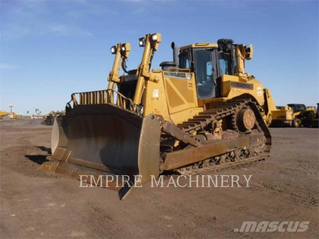 CAT D8T بلدوزرات مجنزرة
