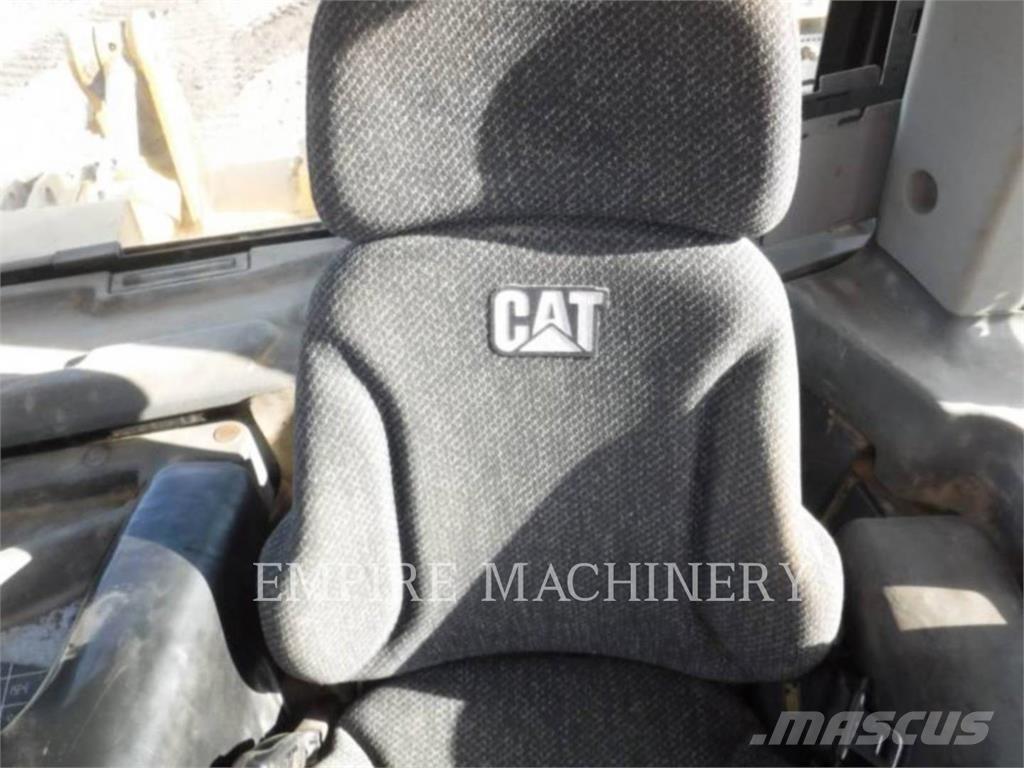 CAT D8T بلدوزرات مجنزرة
