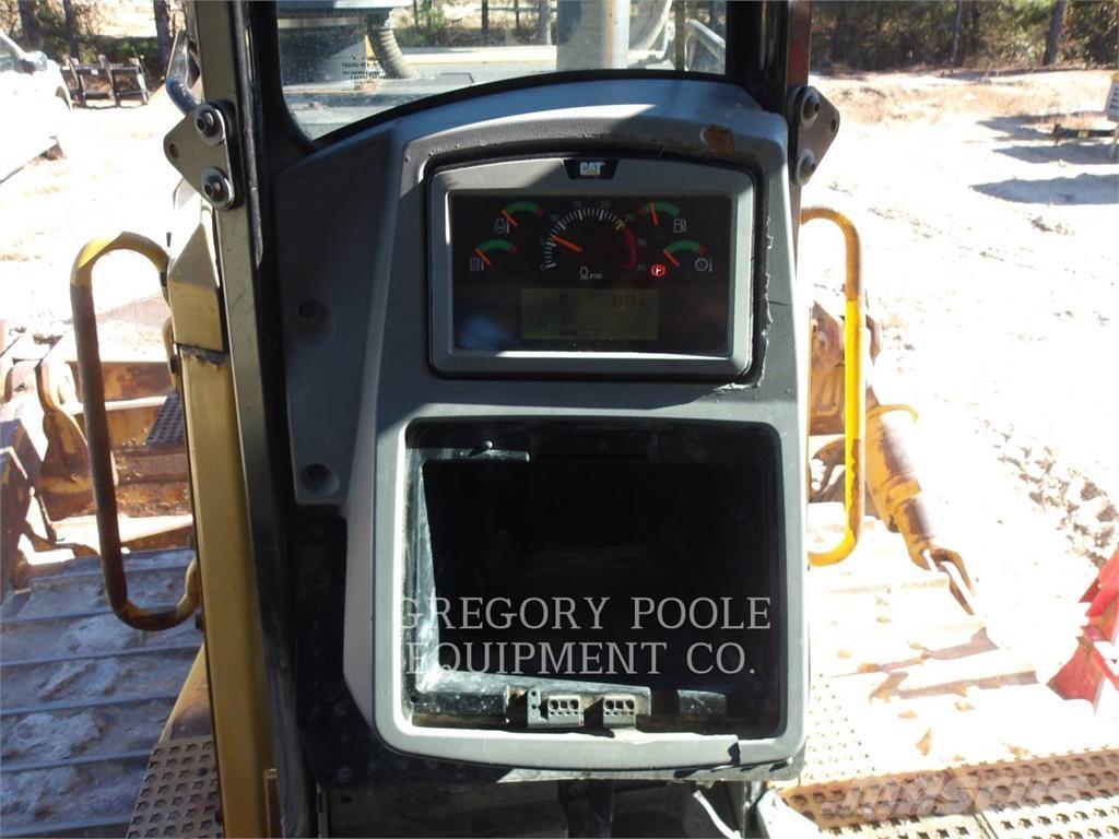 CAT D8T بلدوزرات مجنزرة