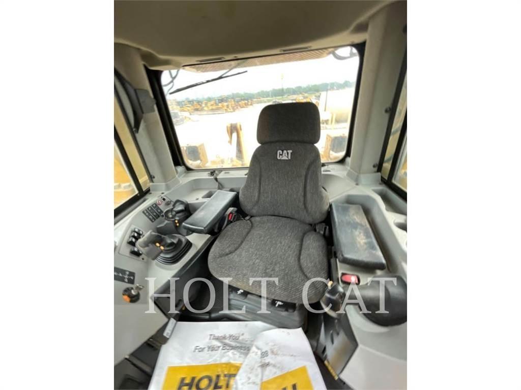 CAT D8T بلدوزرات مجنزرة