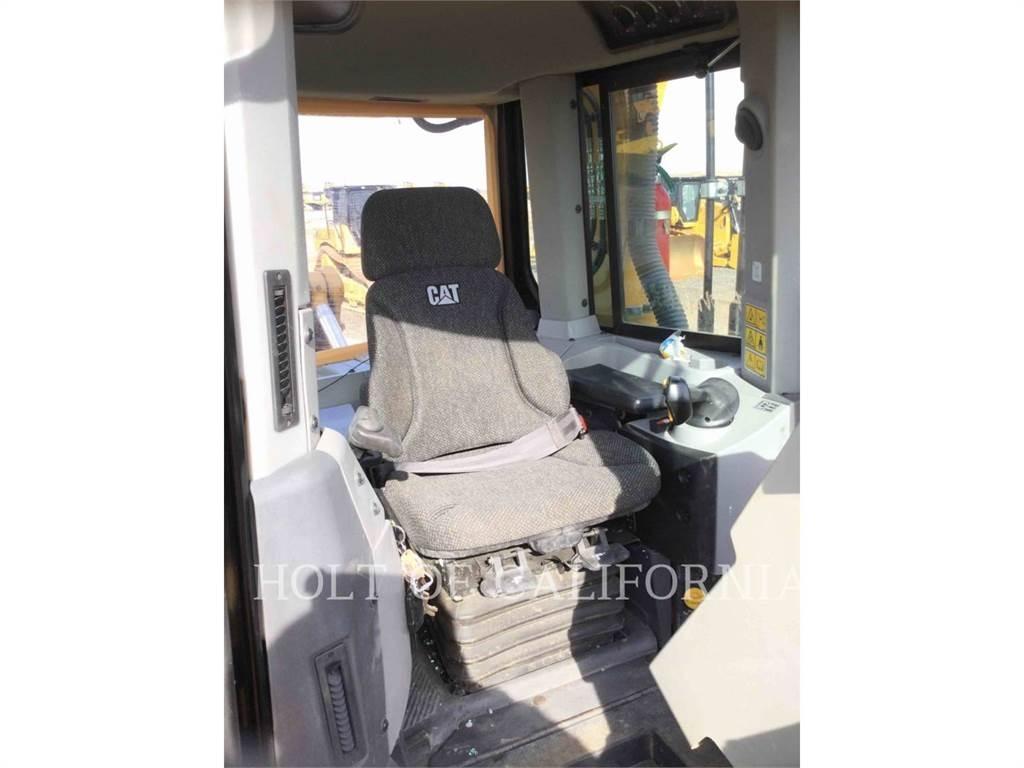 CAT D8T 3W بلدوزرات مجنزرة