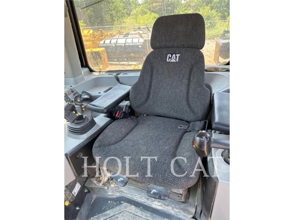 CAT D8T ABRI بلدوزرات مجنزرة