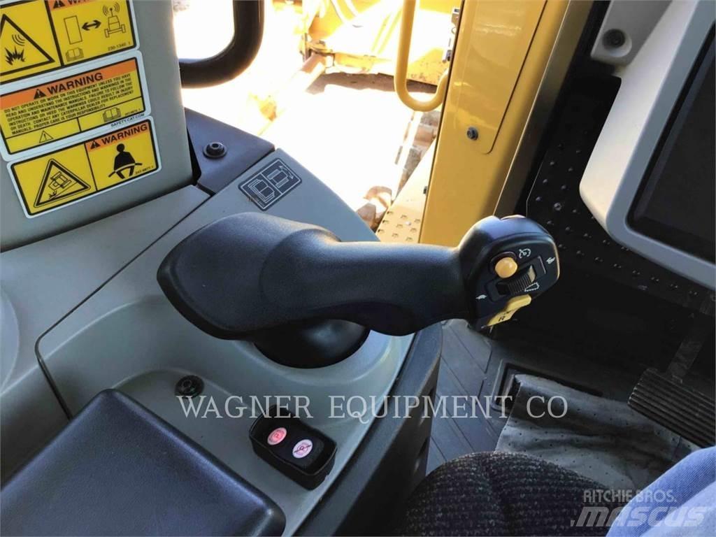 CAT D8T AW بلدوزرات مجنزرة