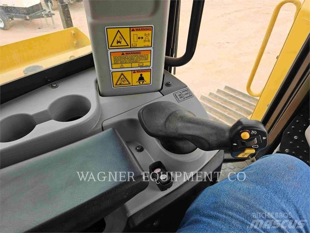 CAT D8T AW بلدوزرات مجنزرة