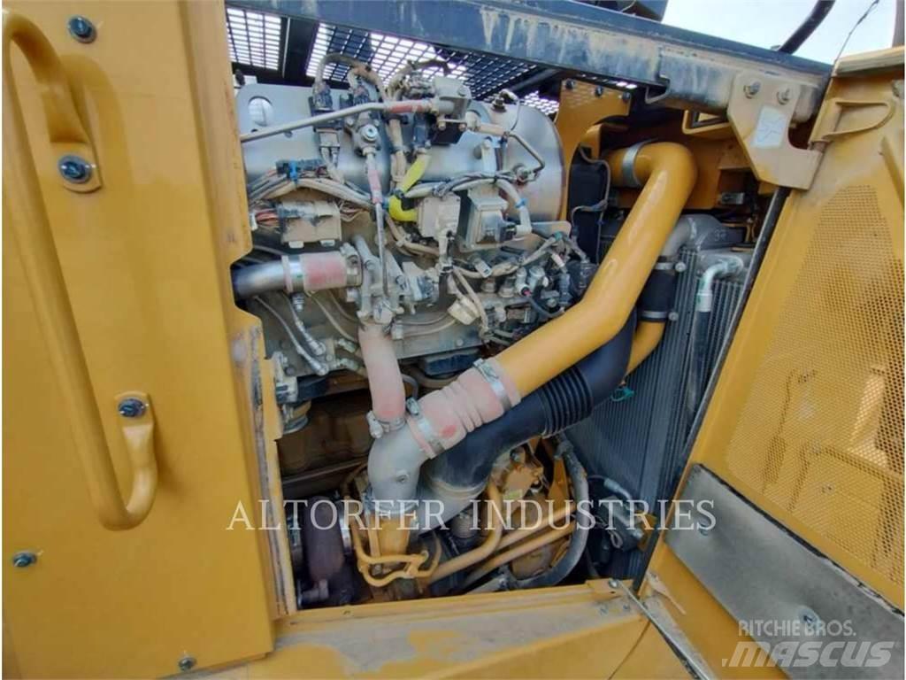 CAT D8T R بلدوزرات مجنزرة