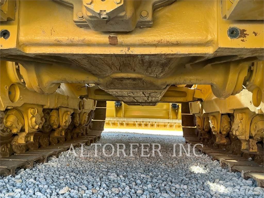 CAT D8T W بلدوزرات مجنزرة
