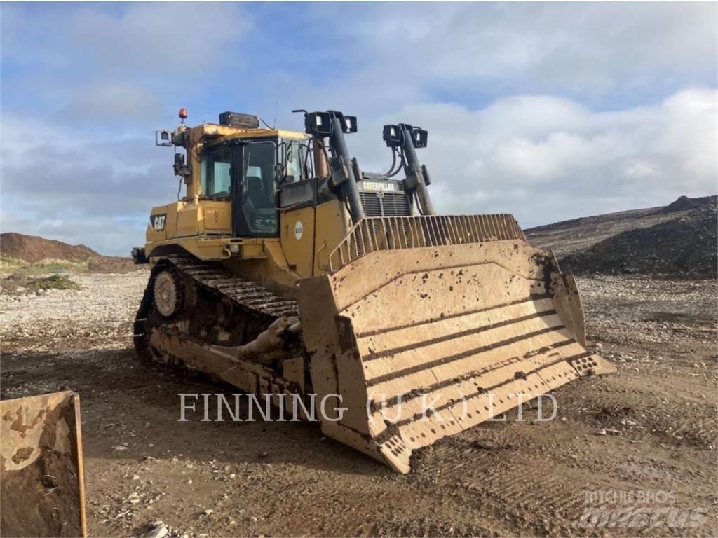 CAT D9 بلدوزرات مجنزرة