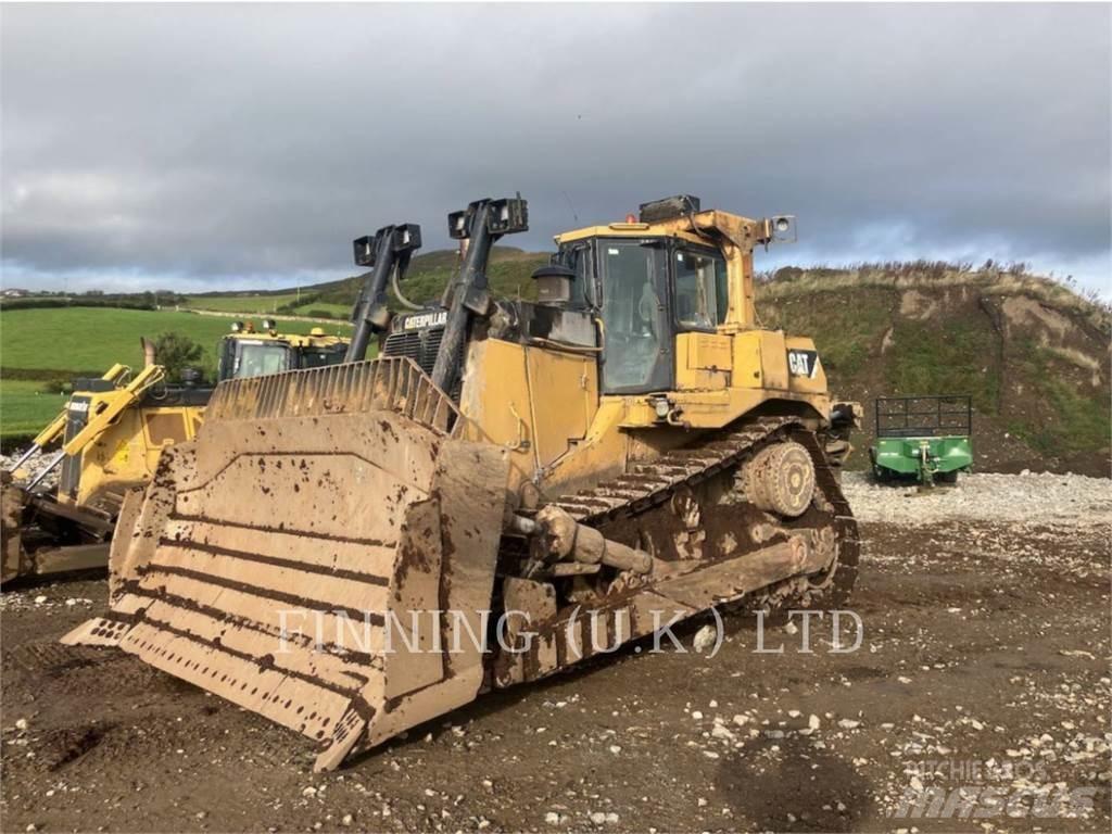 CAT D9 بلدوزرات مجنزرة