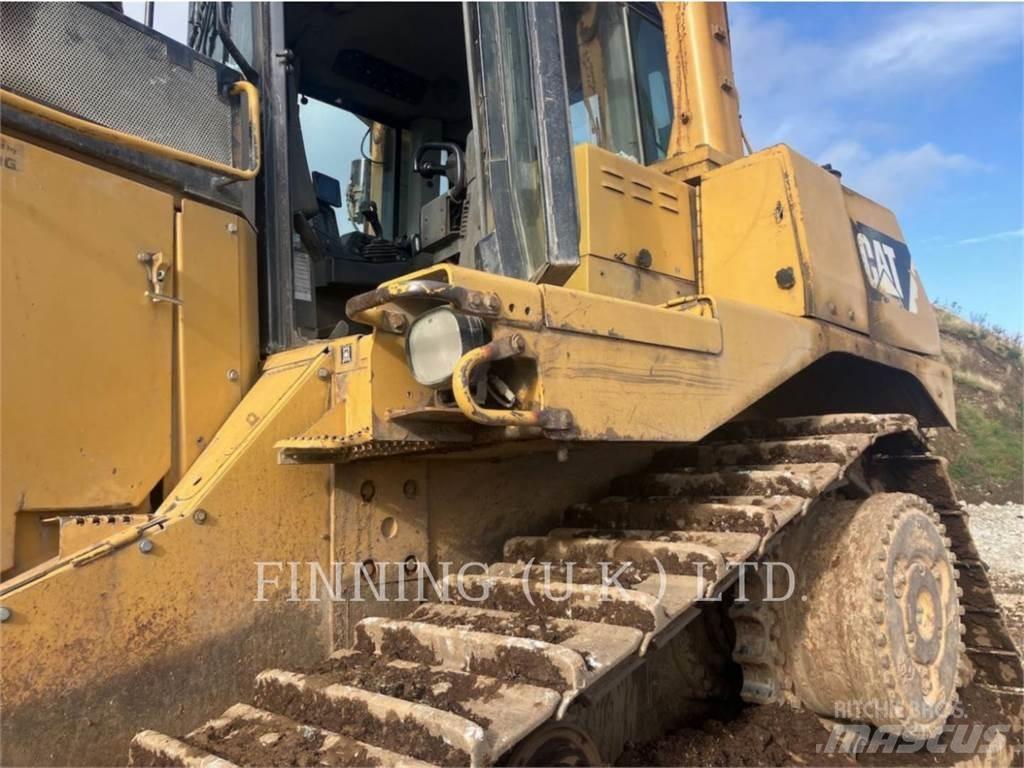 CAT D9 بلدوزرات مجنزرة