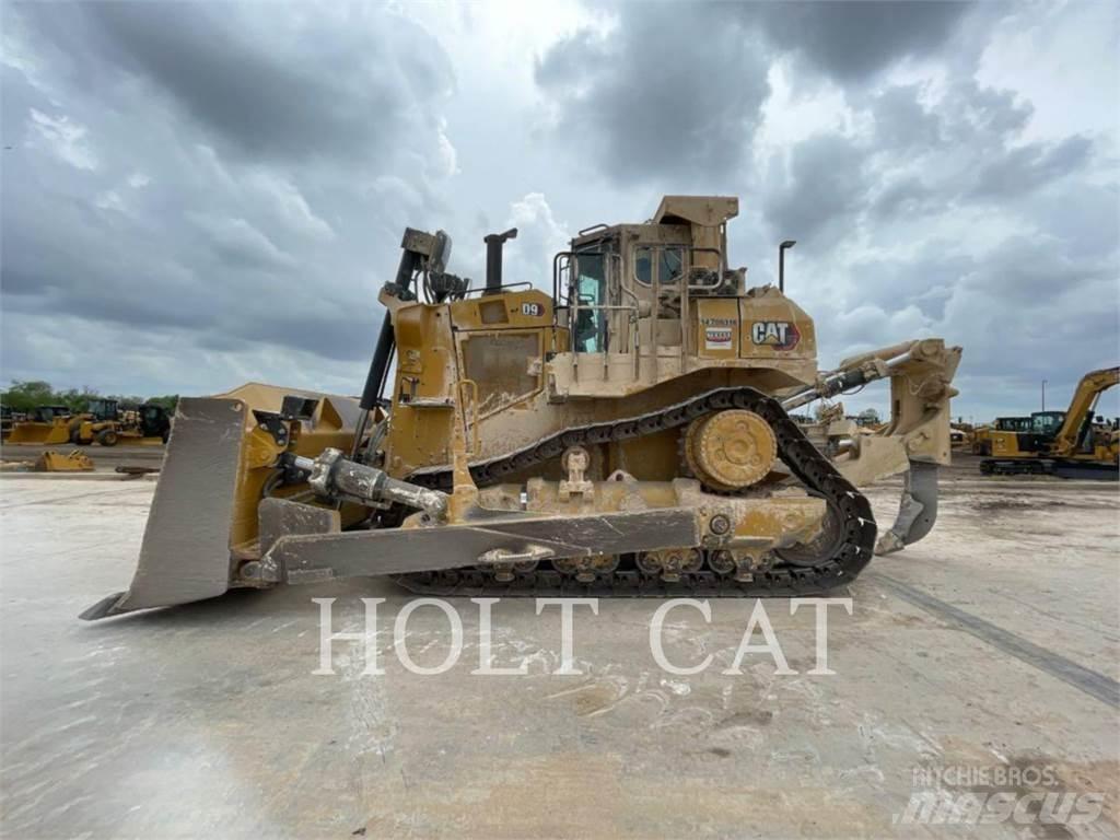 CAT D9 بلدوزرات مجنزرة
