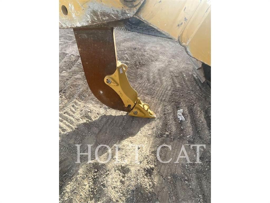 CAT D9 بلدوزرات مجنزرة