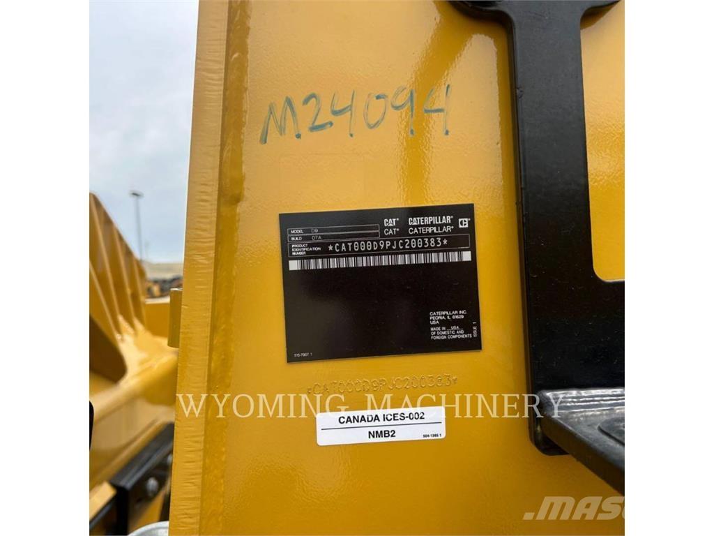 CAT D9 بلدوزرات مجنزرة