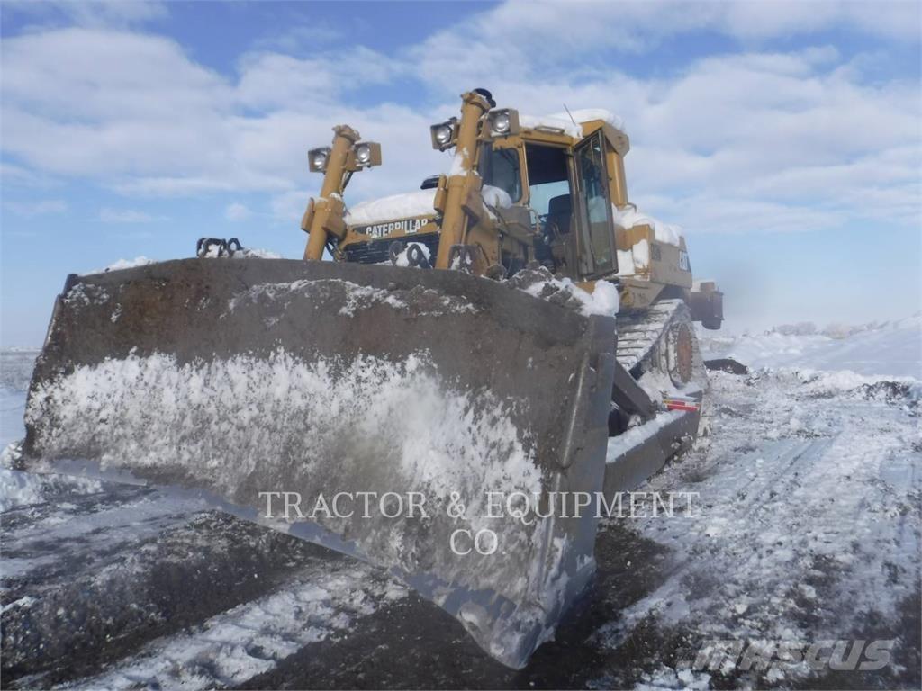 CAT D9 بلدوزرات مجنزرة