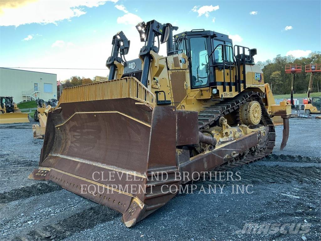 CAT D9 بلدوزرات مجنزرة
