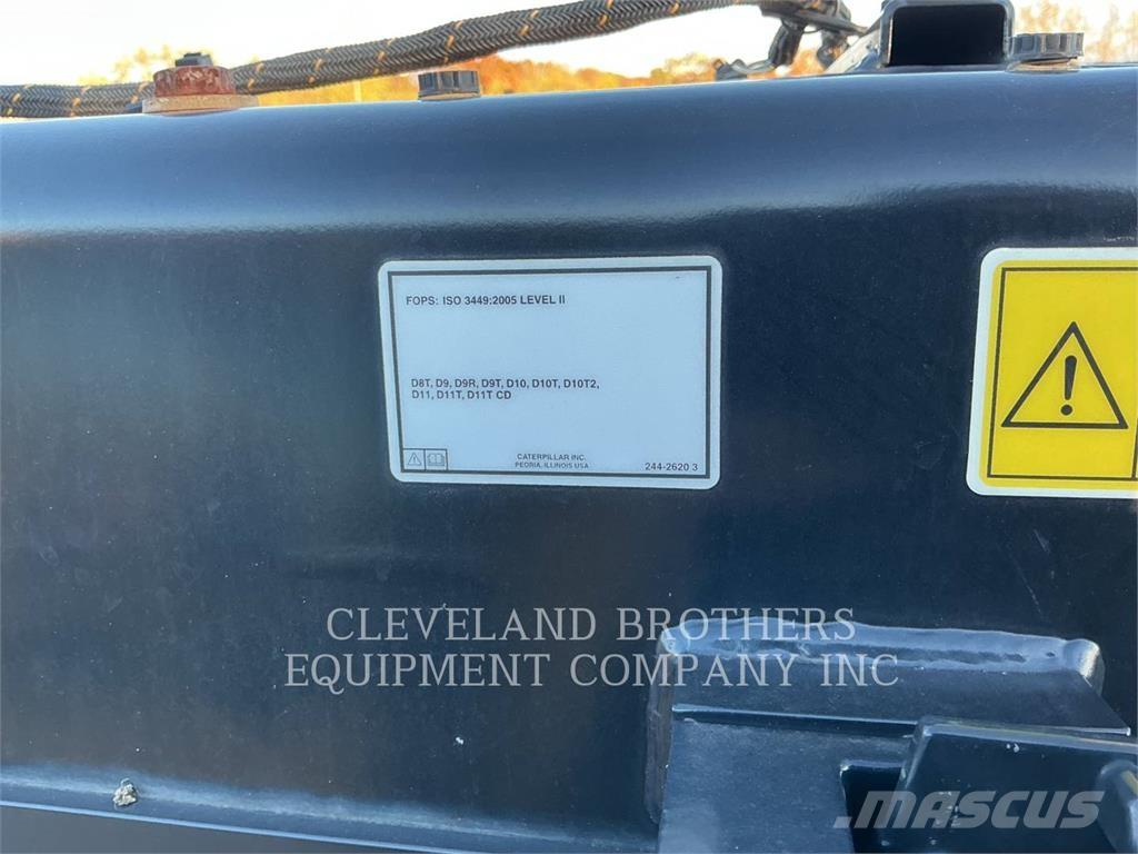 CAT D9 بلدوزرات مجنزرة