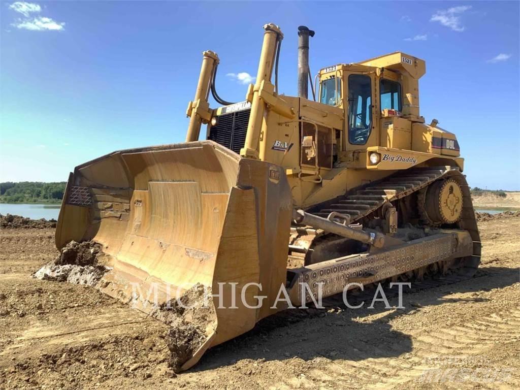 CAT D9L بلدوزرات مجنزرة